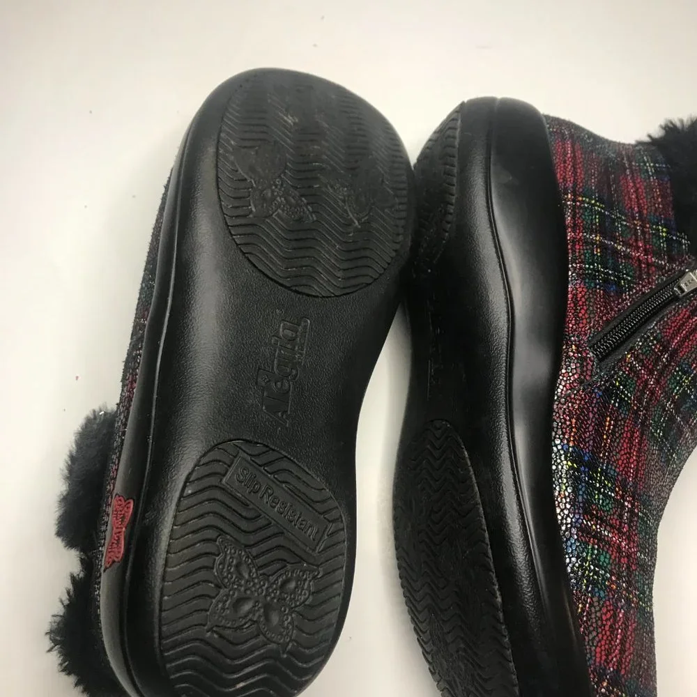 Alegria Women's Water Resistant Faux Fur Ankle Boots size 5.5 (36) - Picture 6 of 10